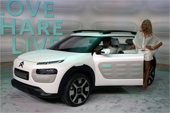 Citroen Cactus Concept
2007.gadā Citroen nāca klajā ar līdzīga nosaukuma konceptu C-Cactus, taču tagad tiek piedāvāts jauns variants, kas rāda, kādi nākotnē izskatīsies C līnijas modeļi. Frankfurtes koncepts ir 4,21 m garš, 1,53 m augsts un nedaudz mazāks par sērijveida C4 Aircross.