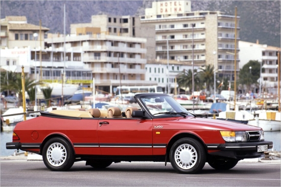 Pirmais Saab 900 kabriolets no 80.gadiem zviedru markas fanu aprindās arī šodien ir ļoti pieprasīts
