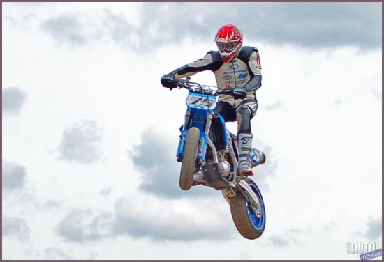 Supermoto cienītāji varēja noskatities Latvijas un Lietuvas Čempionātu posmu supermoto sacīkstes. Foto: Kaspars Bergmanis "AutoNews.lv" 