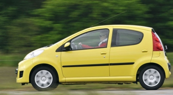 Peugeot 107 70 (68 ZS) • Testa patēriņš: 4,8 l/100 km (4,5 pēc ražotāja datiem). Cena: no 9650 eiro.