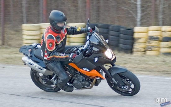 "KTM 990 SM T"Foto: Kaspars Bergmanis, "AutoInfo" 