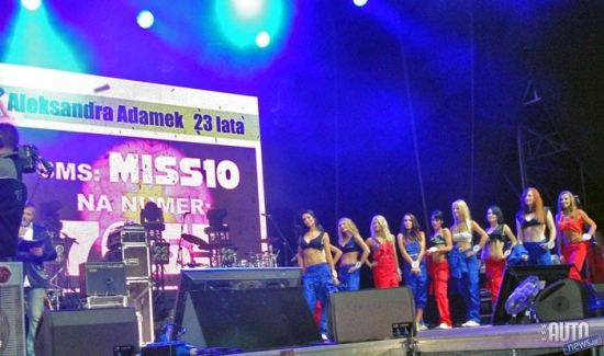 Konkursa "Miss Inter Cars" pusfināls. 