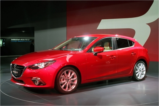 Mazda3. 
Jaunās paaudzes Mazda3 atkal būs pieejama ar hečbeka un sedana (attēlā) tipa virsbūvēm. Mazda3 hečbeks ir  4,46 m garš, 1,80 m plats un 1,45 m augsts. Salīdzinot ar iepriekšējo paaudzi automašīnas riteņu bāze pastiepusies par 60 mm (līdz 2,7 m), bet bagāžas nodalījuma tilpums palielinājies par 10 litriem un tagad ir 350 litri. Mazda3 cenas Eiropā sākas no 19 990 eiro.