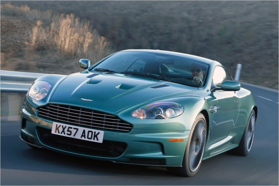 Aston Martin DBS
V12- benzīna motors
5.935 ccm
517 ZS
Sešpakāpju manuālā pārnesumkārba
Aizmugurējo riteņu piedziņa
Vidējais degvielas patēriņš: 16,4 litri/100 km
Paātrinājums 0-100 km/h: 4,3 sekundes
Maksimālais ātrums: 307 km/h
242.400 eiro