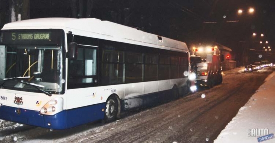 5 maršruta trolejbusam nolūzt aizmugurēji riteņi. 29.01.2010