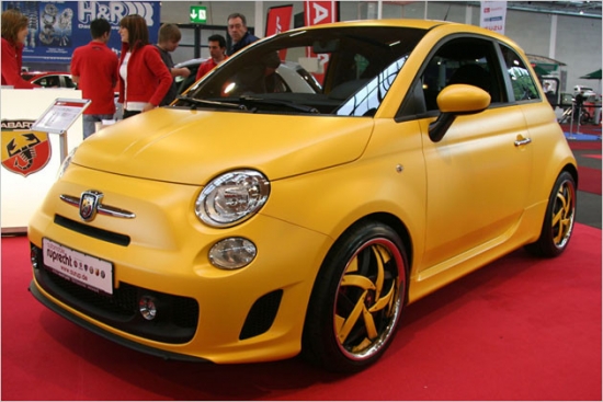 Fiat sportisko auto nodalījums Abarth demonstrē Cinquecento ar 1,4 litru 160 ZS motoru. Salīdzinājumam - Abarth 500 standarta modelim ir tikai 135 ZS.