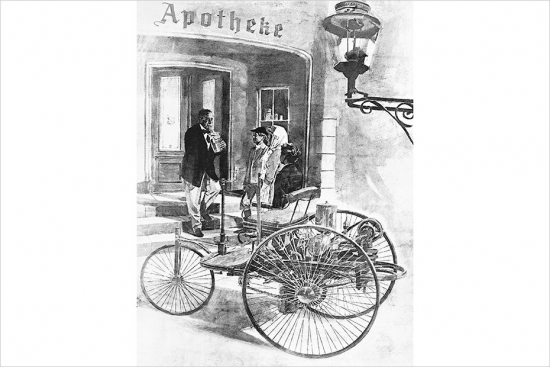 Benzīntanku 1888.gadā vēl nebija, tādēļ degvielu nācās pirkt aptiekās